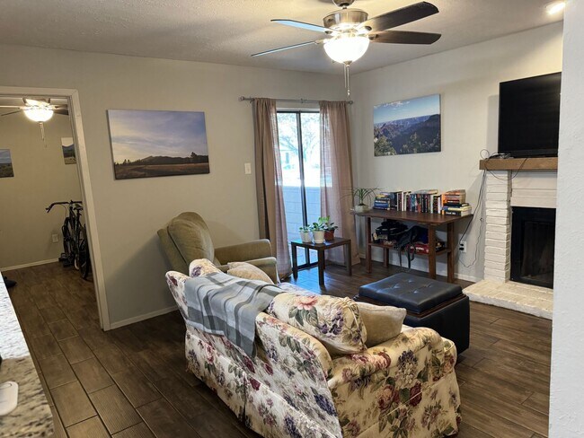 Photo - JULY PRE-LEASE 2 Bedroom 2 Bathroom Split ...