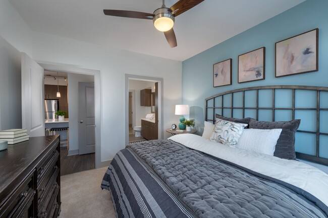 Building Photo - OMNIA at Town Center Rental
