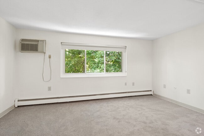 2BR, 1BA - 740SF - Living Room