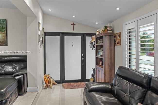 Photo - 117 W 34th St