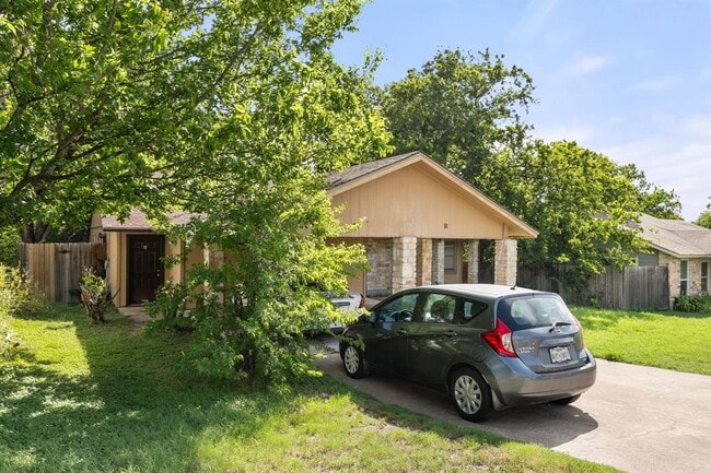 Photo - 818 Sirocco Dr