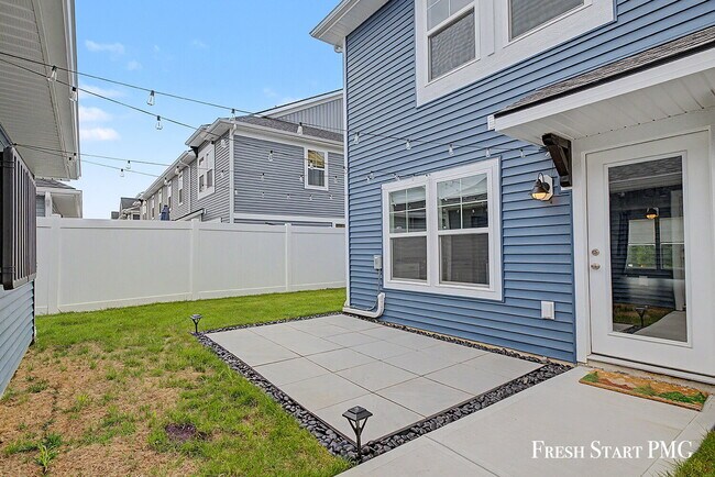 Photo - 3-Bed with 2.5 Baths in Rockford's Serene Setting with Fenced in Yard