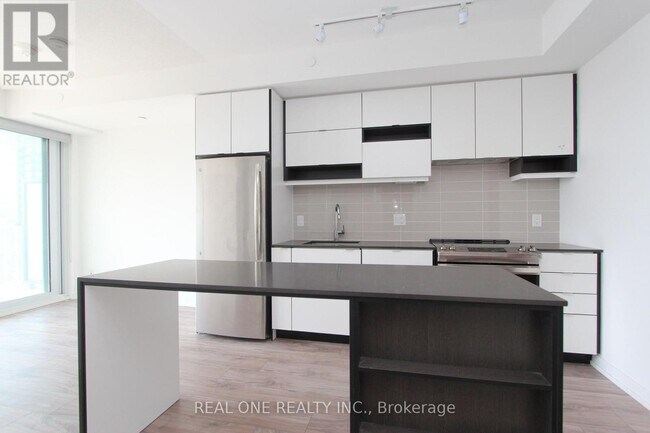 Photo - 4065 Confederation Pkwy Unit 1809