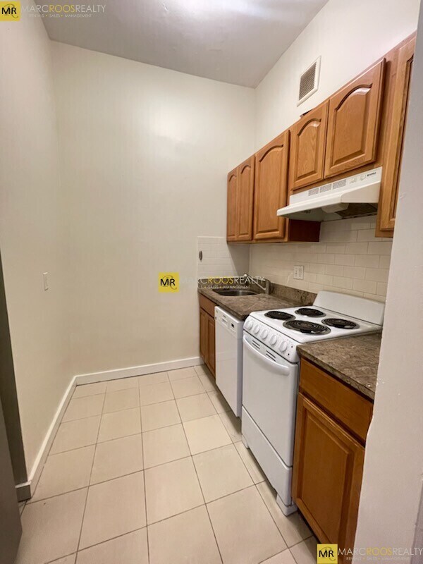 Photo - 43 Bay State Rd