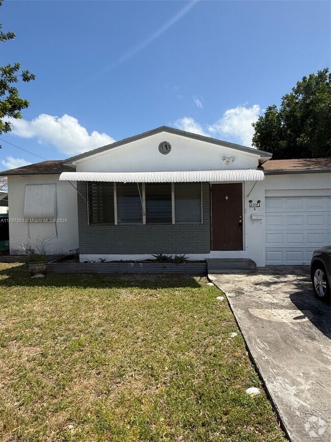 Building Photo - 3 bedroom in Hollywood FL 33020 Unit A Rental