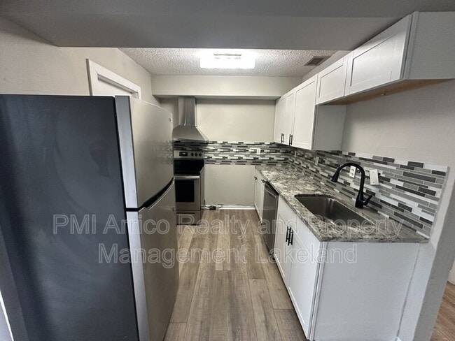 Photo - 1108 Country Club Ln