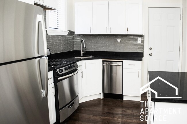 Photo - 3841 N Greenview Ave Unidad 3W