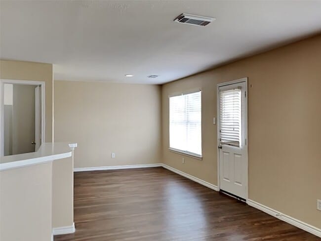 Photo - 226 Golden Oak Dr