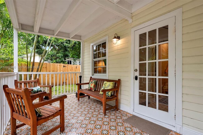 Photo - 1826 NW S River Dr
