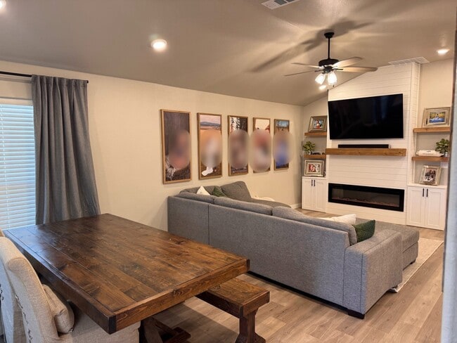 Photo - 7612 John Thomas St