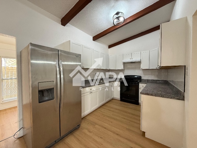 Building Photo - 5512 Grand Lake Dr