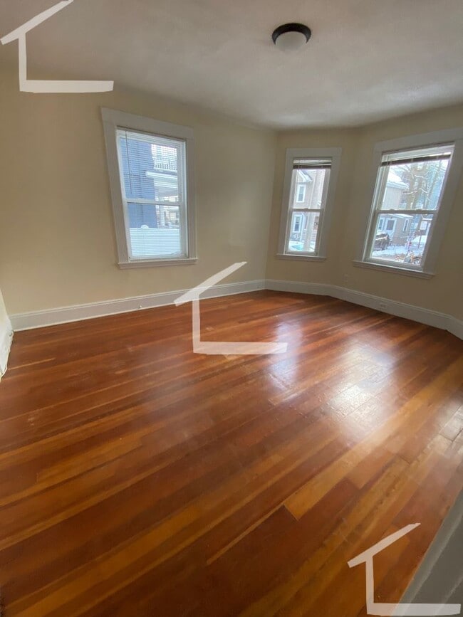 Photo - 46 Montfern Ave