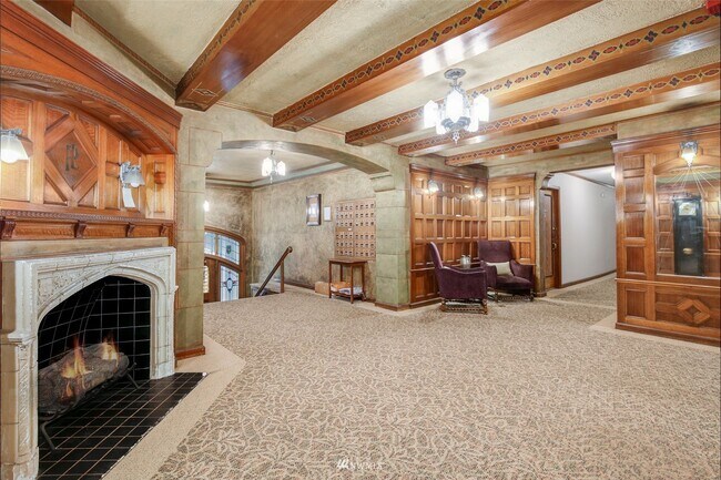 400 Boylston Ave E Unit 102