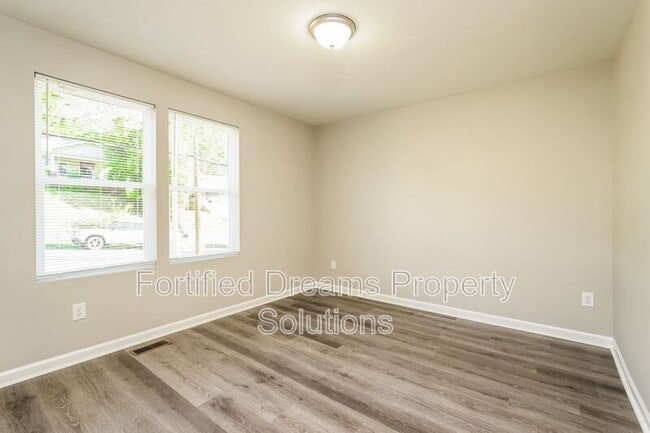 Photo - 1836 4th St E