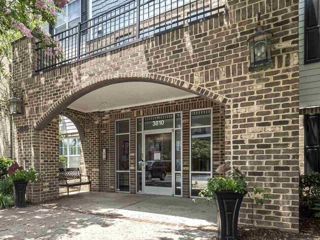 Photo - 2BR/2BA Bright and spacious top floor condo at Grove Barton Place! Unidad 306