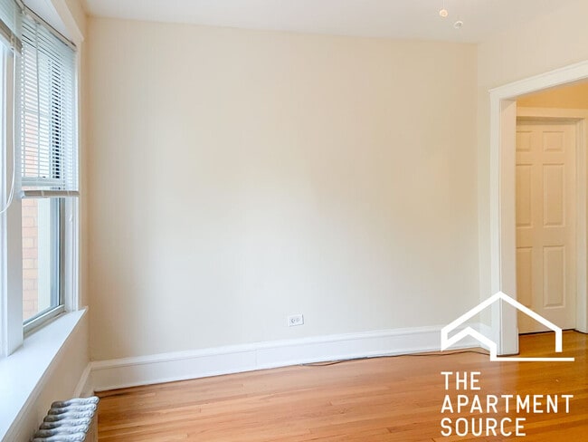 Photo - 1607 W Berteau Ave Unit 2