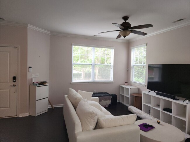Photo - 4156 Clarendon Wy