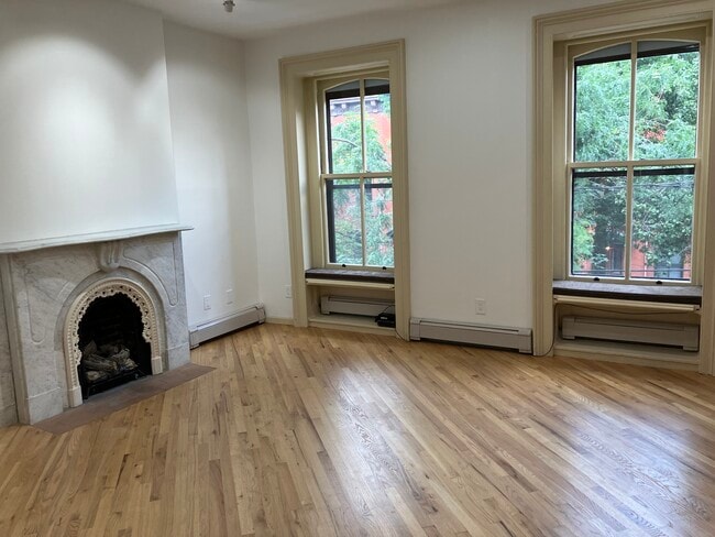 Building Photo - 143 Sussex St Unit Apt. #3