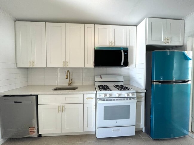 Photo - 681 Rhinelander Ave