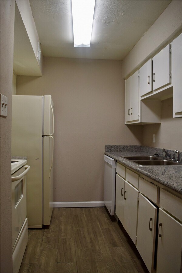Photo - 5625 Antoine Dr Unit 704