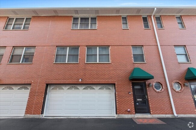 Building Photo - 7322 Randolph St Rental