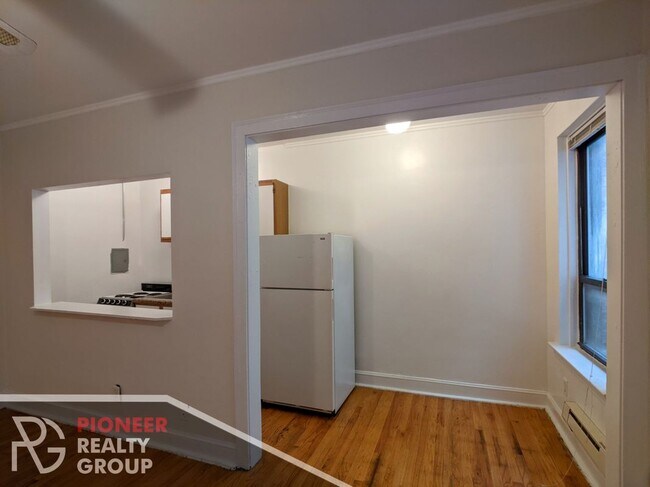 Photo - 3345 N Marshfield Ave Unit 409