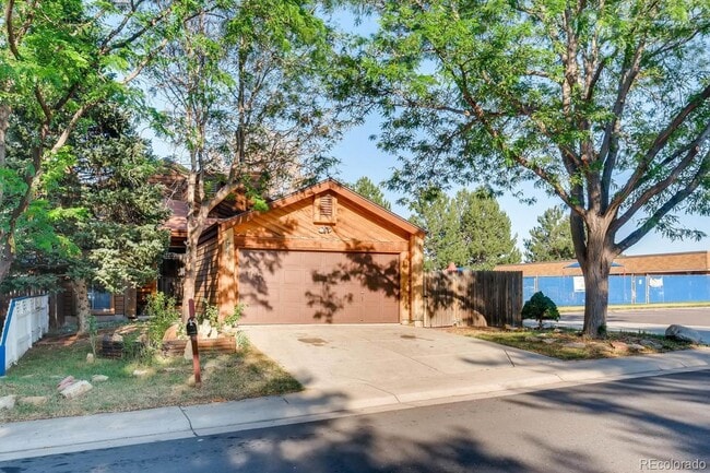 5 bedroom Home in Cherry Creek School District! Great location- low maintenance yard! $500 off 1s... - 5 bedroom Home in Cherry Creek School District! Great location- low maintenance yard! $500 off 1s...