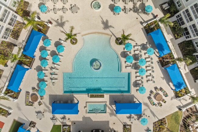 Piscina - Encore at Tradition