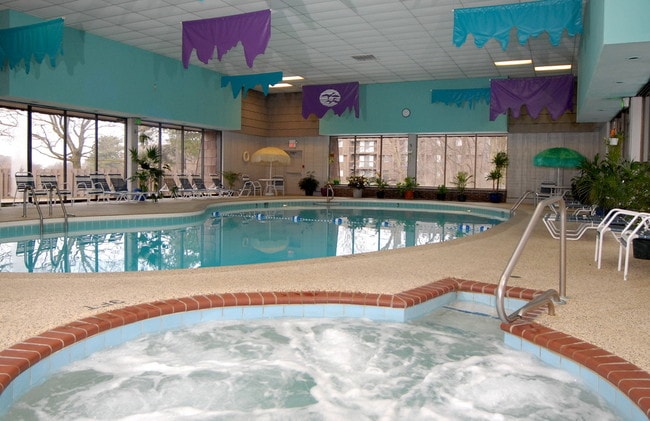 Photo - Islander Apartments