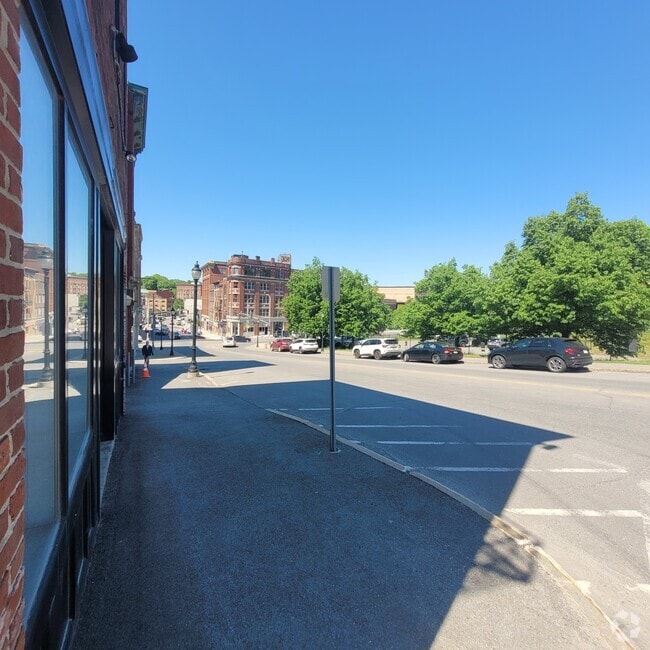 Building Photo - 148 French St Unit 3 Rental