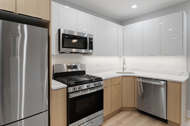 Photo - 1558 W Juneway Terrace Unit 2M