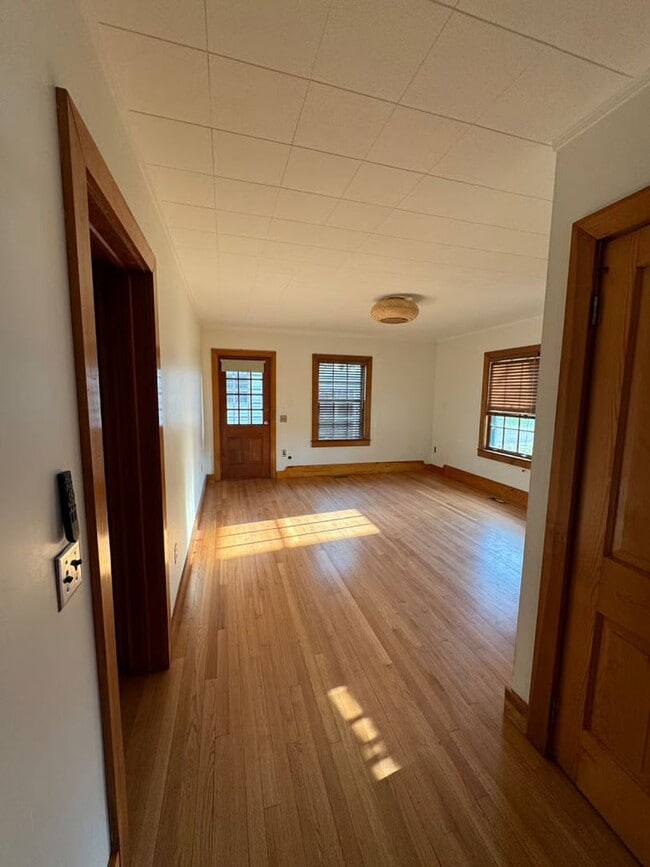 Photo - Cute 3 Bedroom 1 Bathroom 1 Car Garage home!!