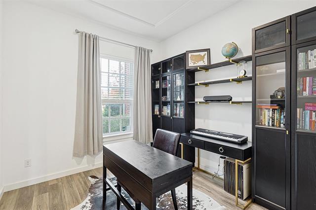 Photo - 1008 Redbrick Ln