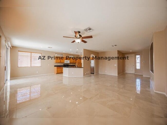 Photo - 123 W Elmwood Pl