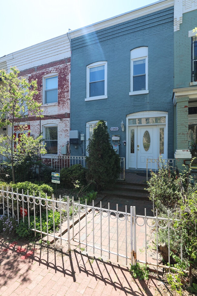 Building Photo - 1263 Morse St NE Rental