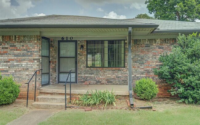 Photo - 610 N 6th Ave