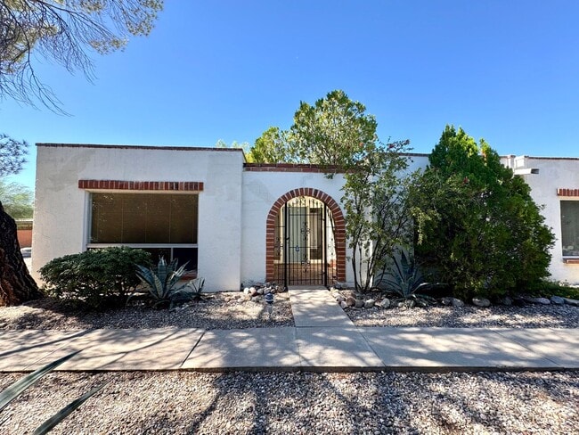 Building Photo - Eastside Townhome