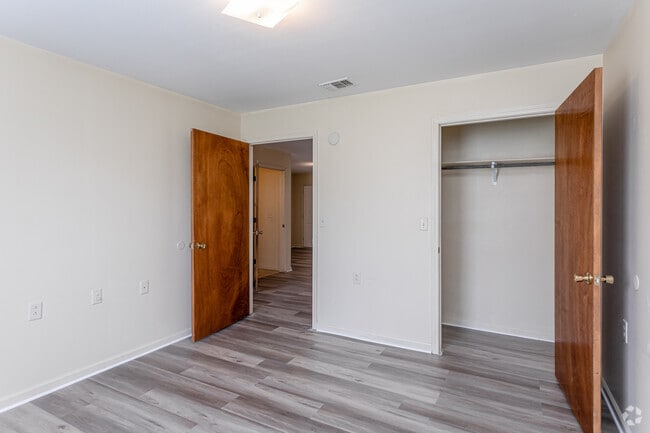 2HAB, 1BA - 900 ft² - Aikman Estates