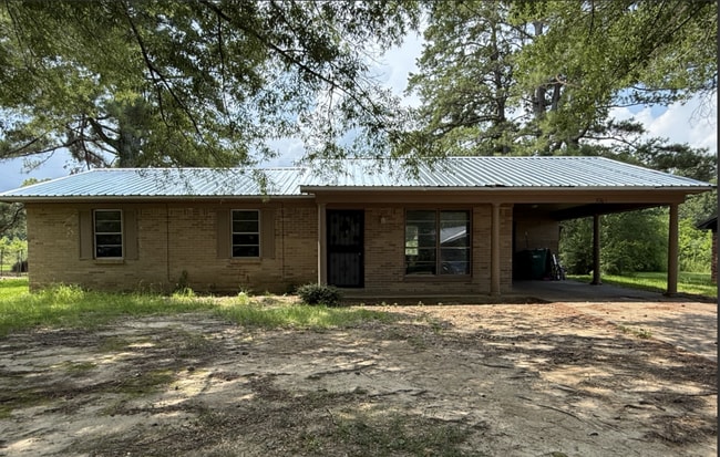 Building Photo - 3061 Moore Ave
