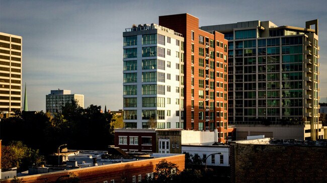 Building Photo - 1590 Elmwood Ave Unit 503 Rental