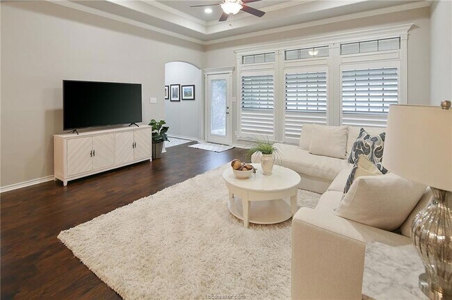 Photo - 200 Karten Ln