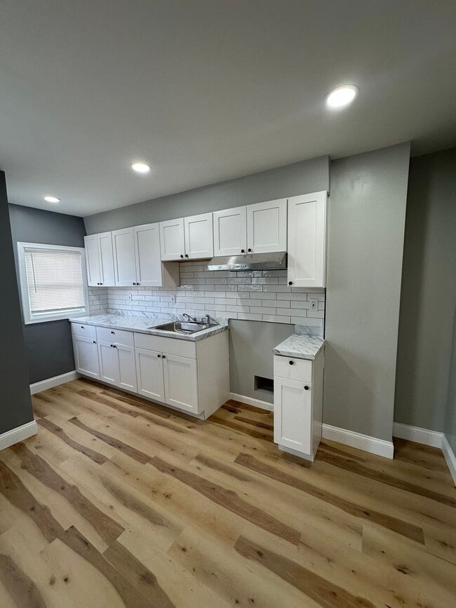 Photo - Fully renovated 2Bed/1 bath rowhome- Upper...