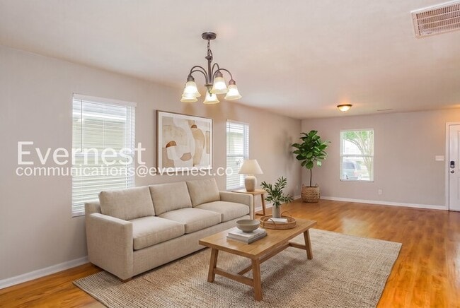 Photo - 201 Cloverbrook Dr