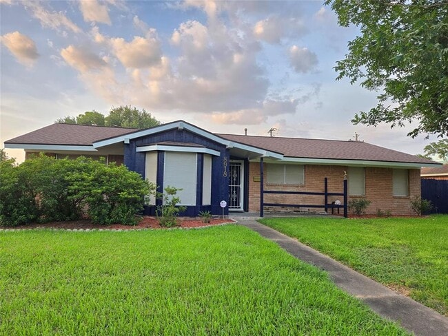Building Photo - 8918 Mobud Dr Rental