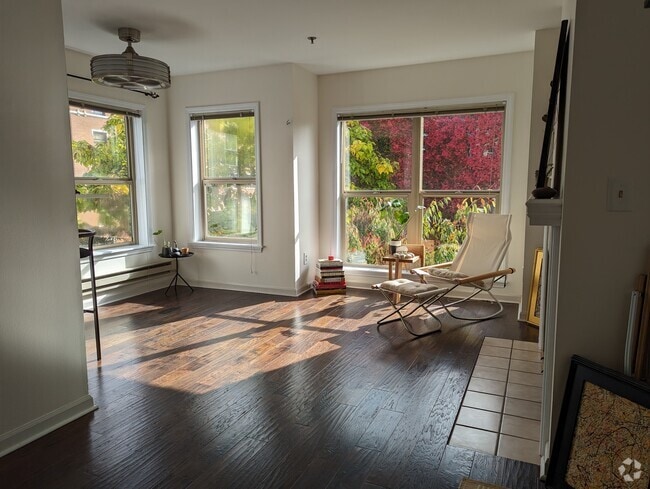 Building Photo - 506 E Howell St Unit 405 Rental
