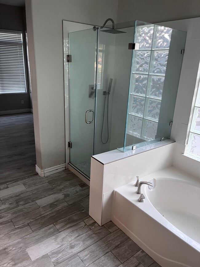 Building Photo - 221 E Arabian Dr