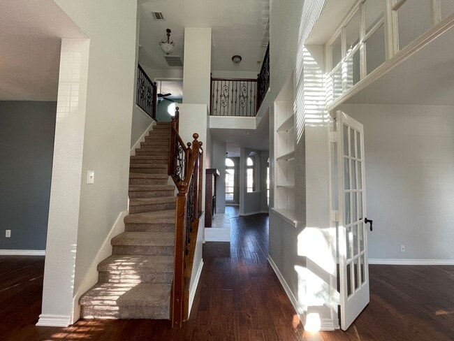 Photo - 2718 Bordeaux Dr