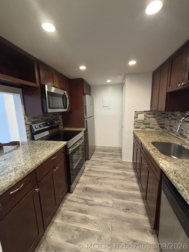 220 Lakeview Dr Unit 103