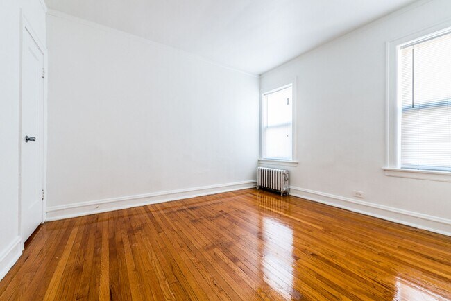 Photo - 7700 S Kingston Ave Chicago, IL 60649