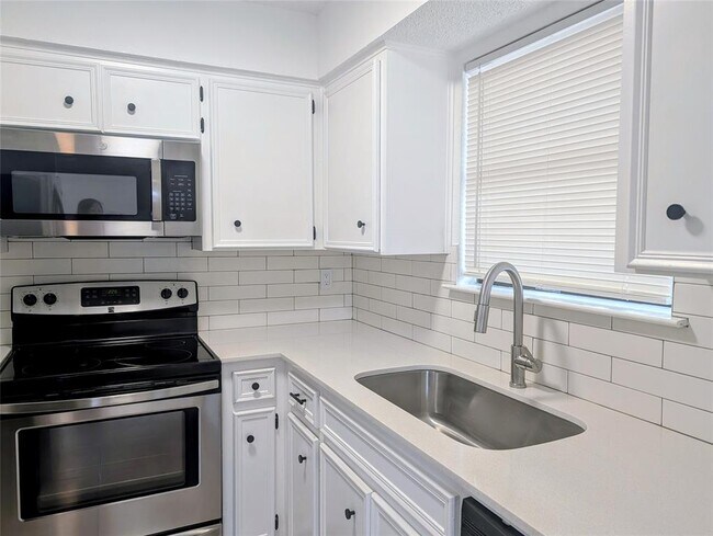 Photo - 905 E 51st St Unidad 103